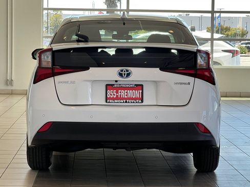 Certified 2022 Toyota Prius LE FWD image 5