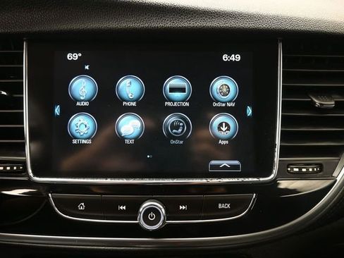 Used 2021 Buick Encore Preferred image 3