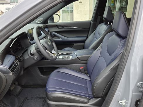 Used 2026 INFINITI QX60 Sport w/ Dark Cargo Package image 4