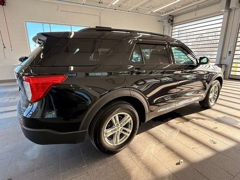Used 2021 Ford Explorer XLT image 7