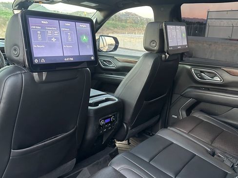 Used 2021 Chevrolet Suburban High Country w/ Premium Package image 26