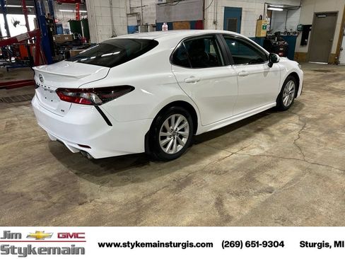 Used 2024 Toyota Camry SE FWD image 7