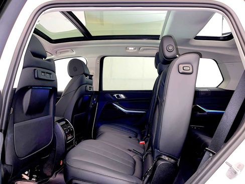 Used 2021 BMW X7 xDrive40i image 21