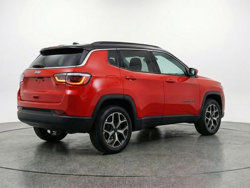 Used 2025 Jeep Compass Limited image 9