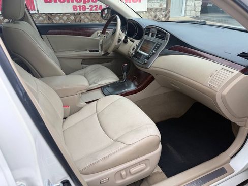 Used 2011 Toyota Avalon Limited FWD image 10