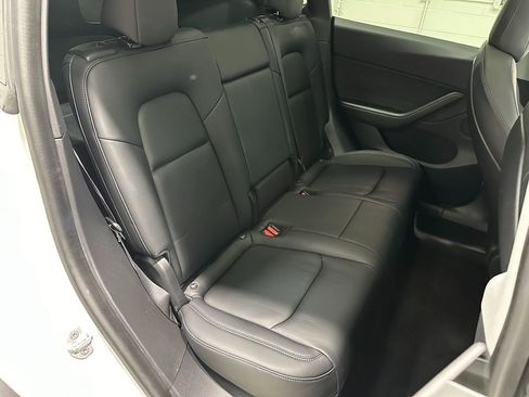 Used 2021 Tesla Model Y Long Range image 15