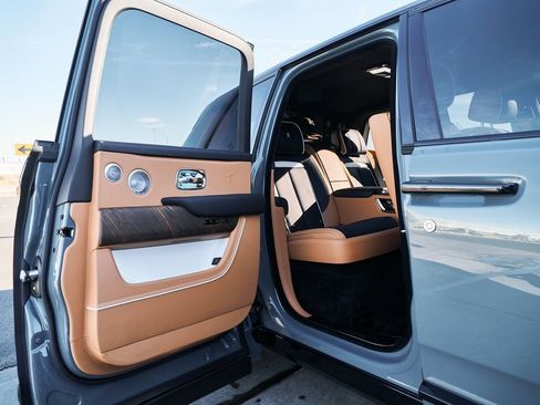 Used 2025 Rolls-Royce Cullinan image 29