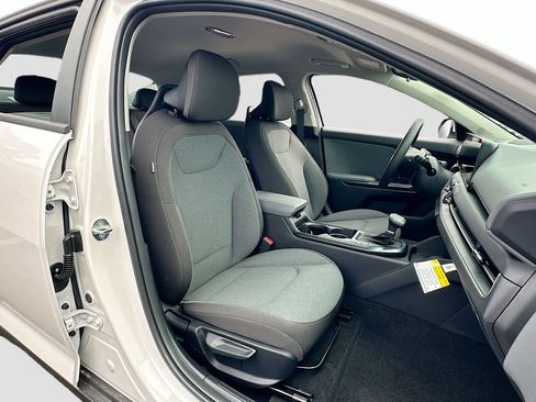 New 2025 Kia K4 LXS image 25