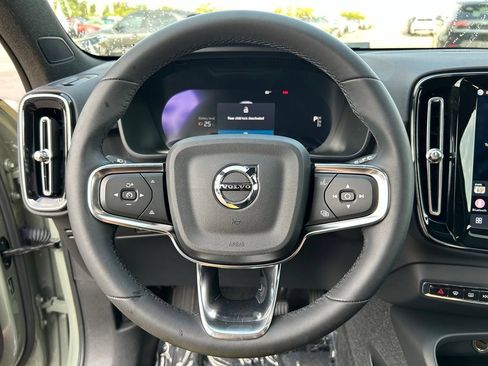 Used 2023 Volvo XC40 Recharge Ultimate AWD/4WD image 19