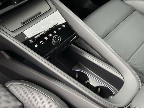 Used 2025 Porsche Macan 4S Electric image 21