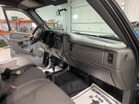 Used 2004 Chevrolet Silverado 2500 W/T w/ Skid Plate Package AWD/4WD image 13