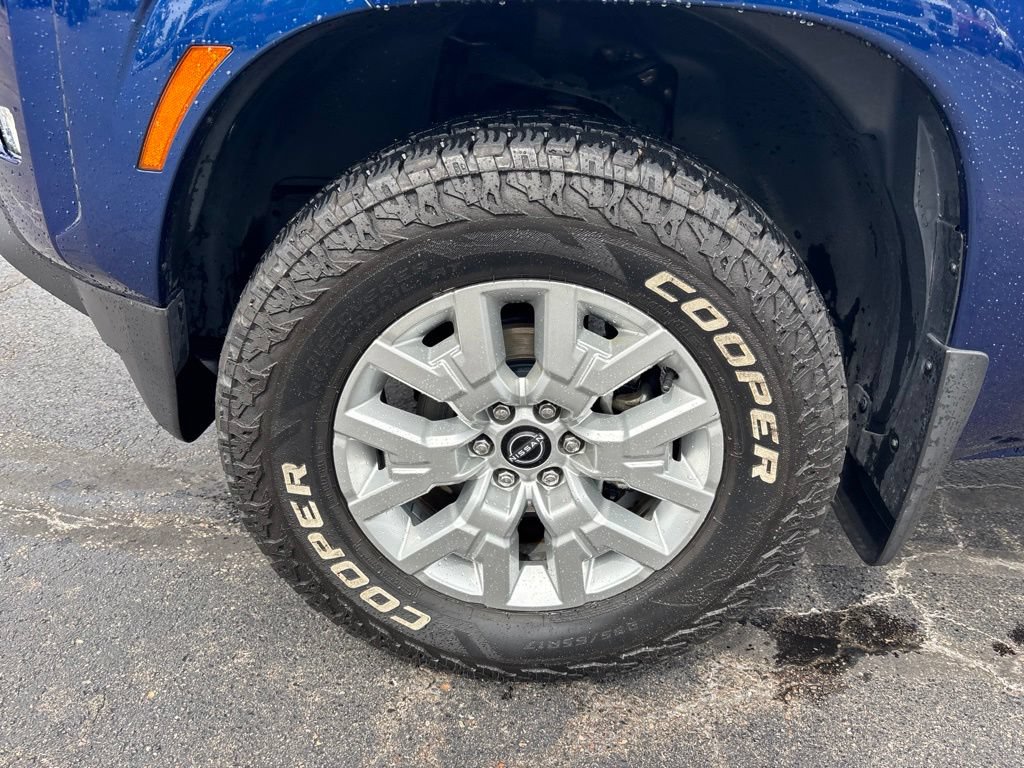 Used 2022 Nissan Frontier SV AWD/4WD image 9