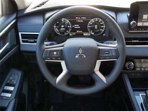 New 2025 Mitsubishi Outlander ES image 8
