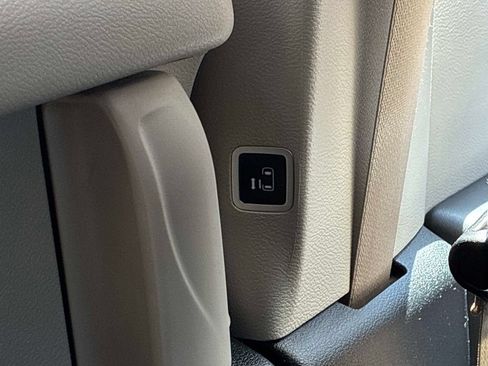 Used 2023 Chrysler Pacifica Touring-L FWD image 20