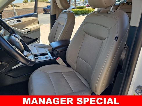 Used 2023 Ford Explorer Limited AWD/4WD image 16