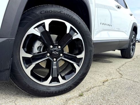 Used 2025 Chevrolet Equinox LT w/ Safety and Technology Package image 2