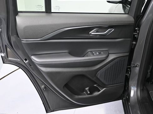 New 2025 Jeep Grand Cherokee Altitude AWD/4WD image 20