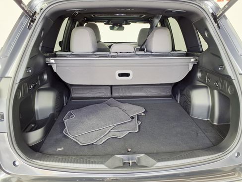 Used 2025 Subaru Forester Premium image 9