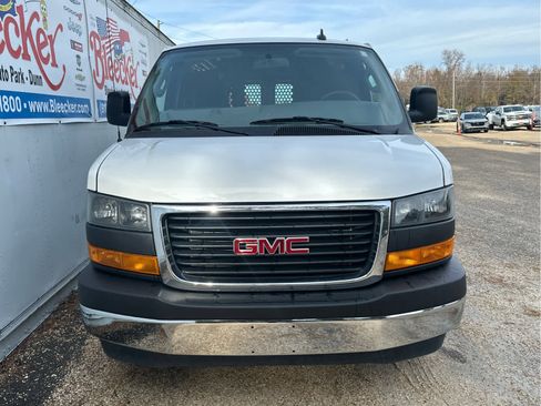 Used 2024 GMC Savana 2500 w/ Driver Convenience Package image 5