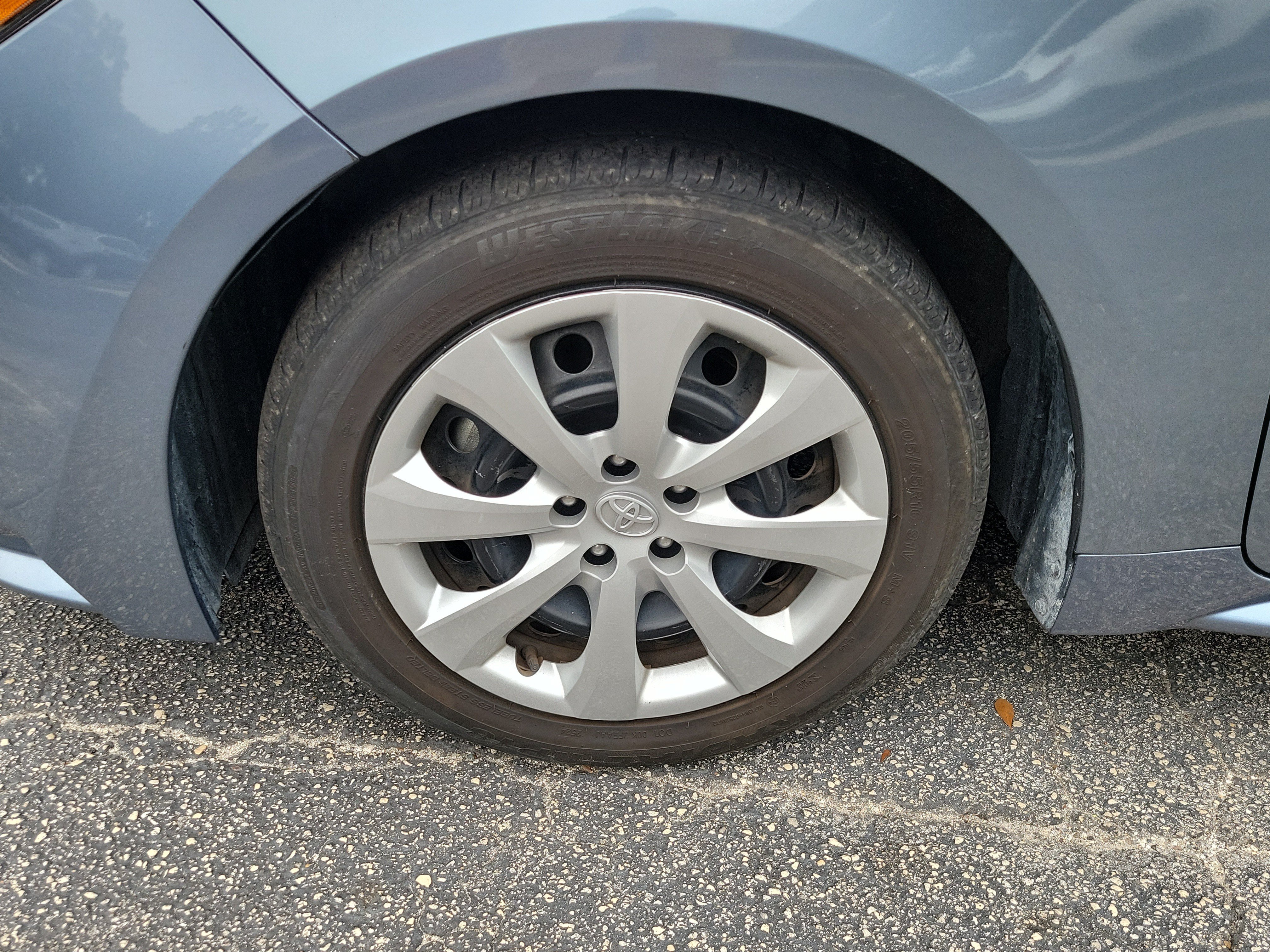 Used 2024 Toyota Corolla LE FWD image 4