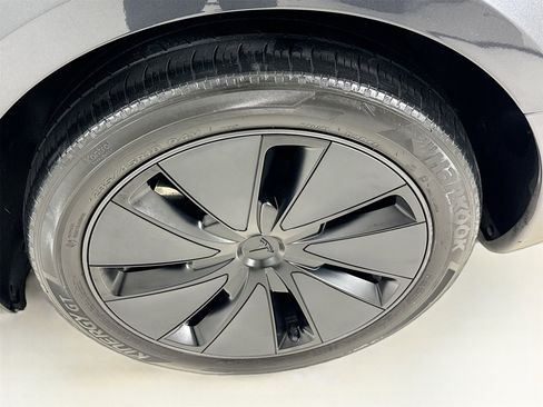 Used 2025 Tesla Model 3 Long Range image 32