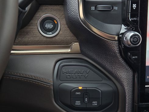 New 2026 RAM 2500 Limited AWD/4WD image 12