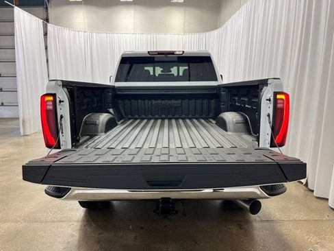 New 2025 GMC Sierra 3500 SLT image 18
