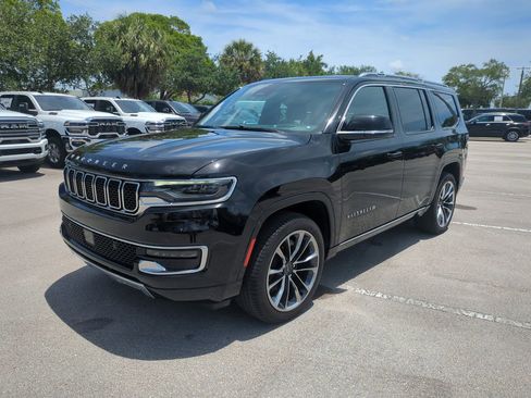 Used 2023 Jeep Wagoneer Series III w/ Premium Group I AWD/4WD image 10