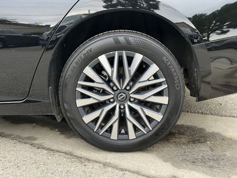 Used 2025 Nissan Altima 2.5 SV image 30