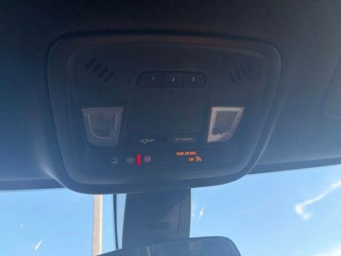 Used 2023 Chevrolet Traverse LT AWD/4WD image 17