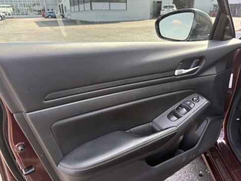 Used 2024 Nissan Altima 2.5 SV FWD image 13