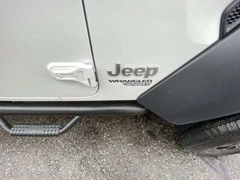 Used 2019 Jeep Wrangler Unlimited Sport S image 25