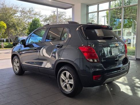 Certified 2022 Chevrolet Trax LT w/ LT Convenience Package image 5