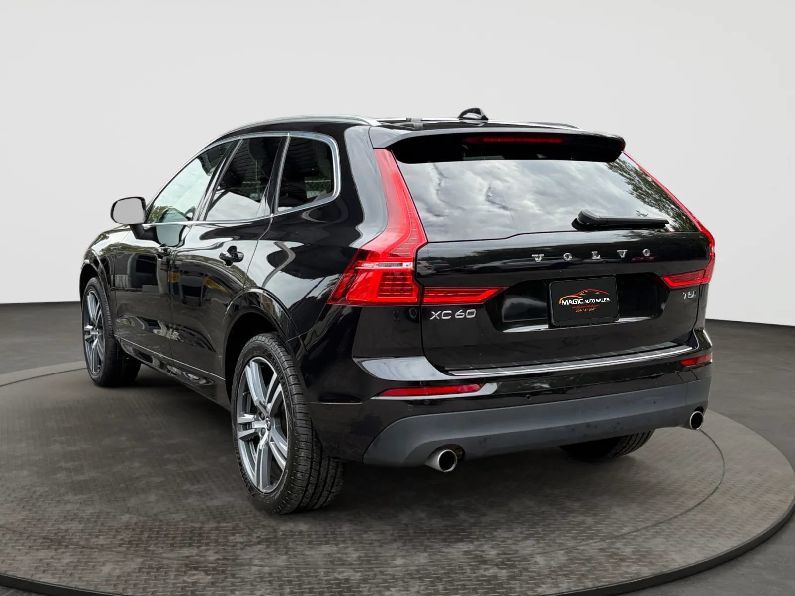 Used 2021 Volvo XC60 T5 Momentum w/ Protection Package Premier AWD/4WD image 8