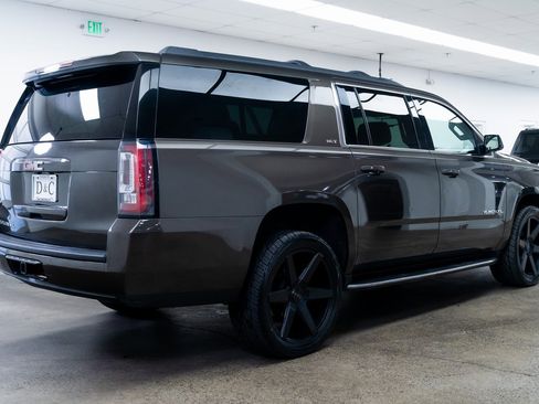 Used 2019 GMC Yukon XL SLT image 6