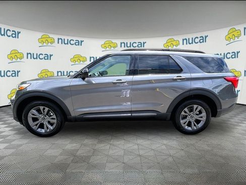 Used 2023 Ford Explorer XLT w/ Equipment Group 202A AWD/4WD image 4