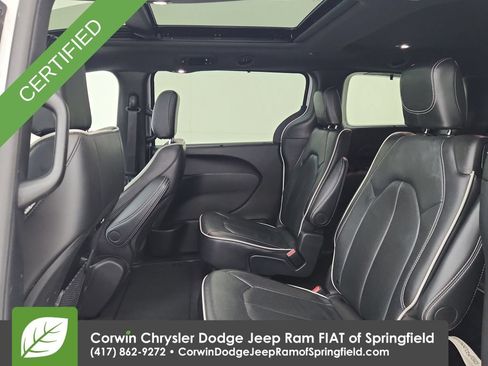 Certified 2025 Chrysler Pacifica Limited FWD image 30