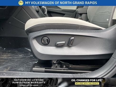 New 2026 Volkswagen Taos SE image 8