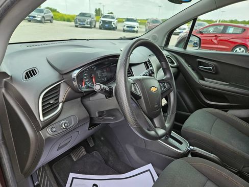 Used 2020 Chevrolet Trax LS w/ Tint and Cruise Package FWD image 21