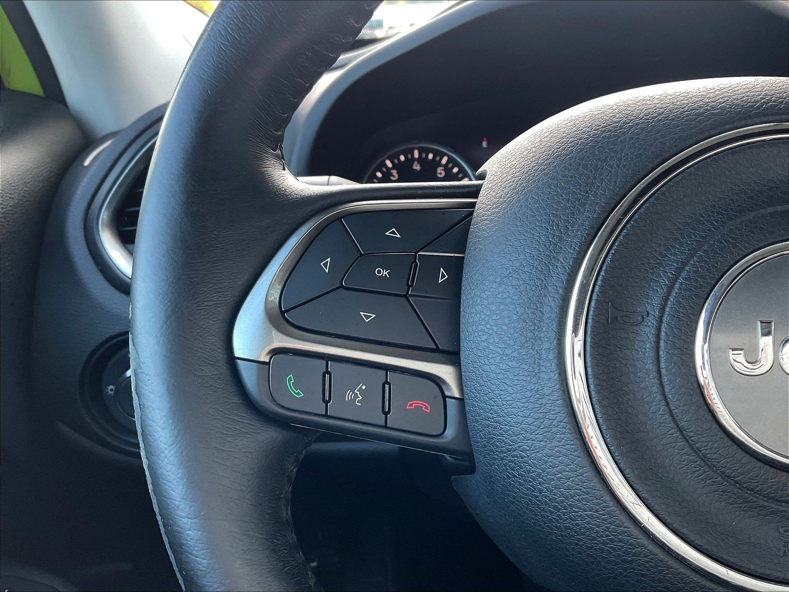 Used 2018 Jeep Renegade Limited FWD image 11