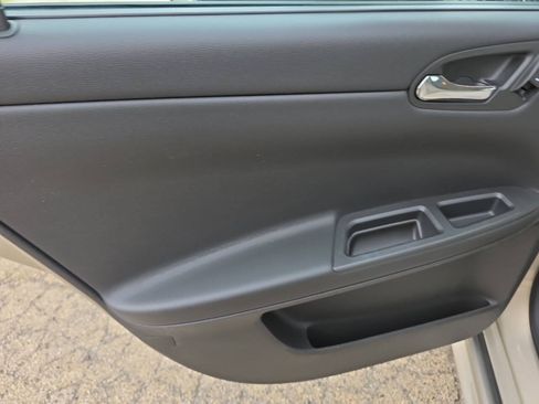 Used 2012 Chevrolet Impala LT FWD image 11
