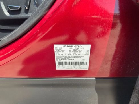 Used 2018 Ford Explorer XLT w/ Equipment Group 201A AWD/4WD image 40