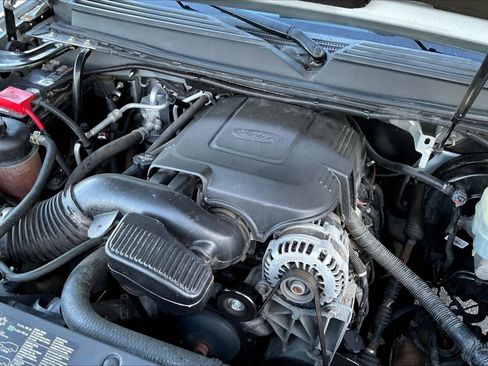 Used 2013 Chevrolet Suburban LT w/ Suspension Package, Off-Road image 31