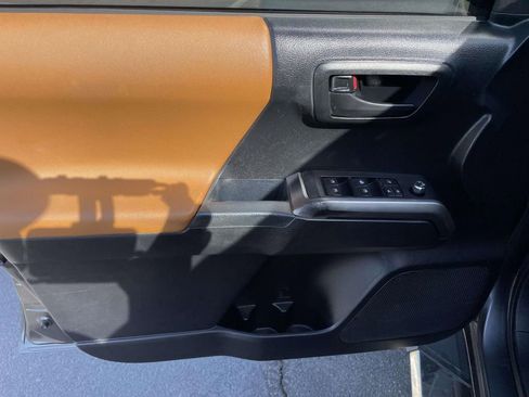 Used 2017 Toyota Tacoma SR5 w/ Tow Package image 25