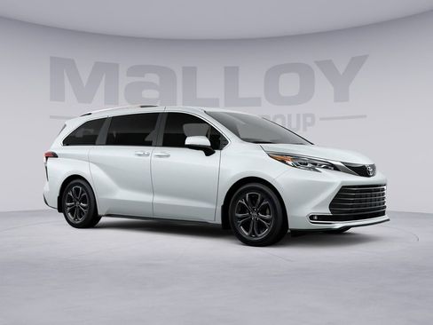 New 2026 Toyota Sienna Platinum image 14