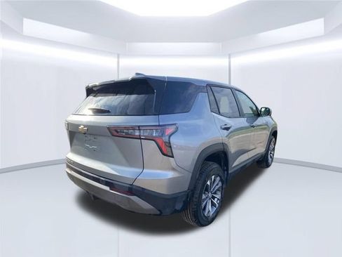 Used 2026 Chevrolet Equinox LT AWD/4WD image 8