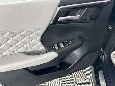 Used 2025 Mitsubishi Outlander 4WD Plug-In Hybrid image 21