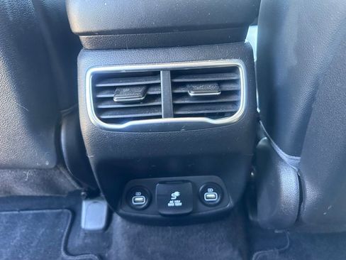 Used 2022 Hyundai Santa Fe Limited AWD/4WD image 18