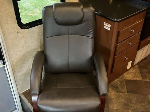 Used 2013 Ford E-450 and Econoline 450 Super Duty w/ Motorhome Prep Pkg image 21