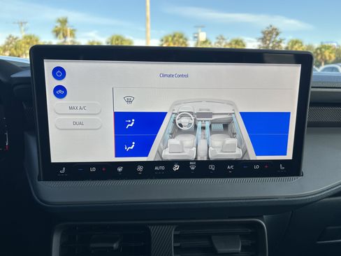 New 2025 Ford Maverick Lariat w/ Black Appearance Package image 29